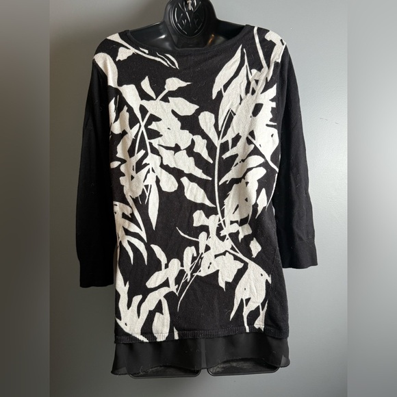 Chico's Travelers Monochrome Leaf Pattern Tunic Sheer Bottom Hem Womens Sz 2 - Picture 6 of 6